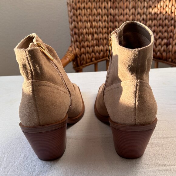 Vince Camuto Amtinda Square toe Bootie. Leather Upper. Size 9M/40. NWOB - Picture 2 of 10